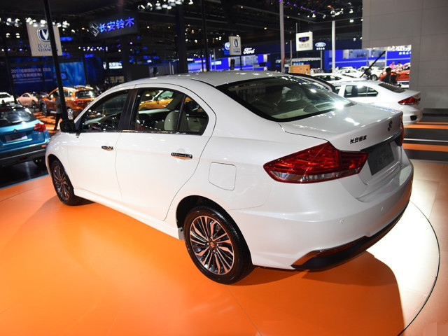 铃木启悦|铃木启悦经典依旧，起售7.89万，122马力+5.1L油耗，这车适合家用