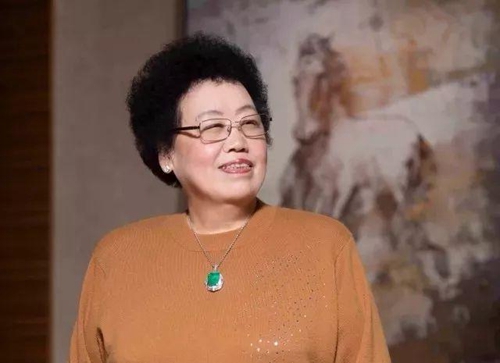 「慈禧太后」慈禧后人身价达525亿,拥有故宫旁一条街,她不上桌全家不开饭