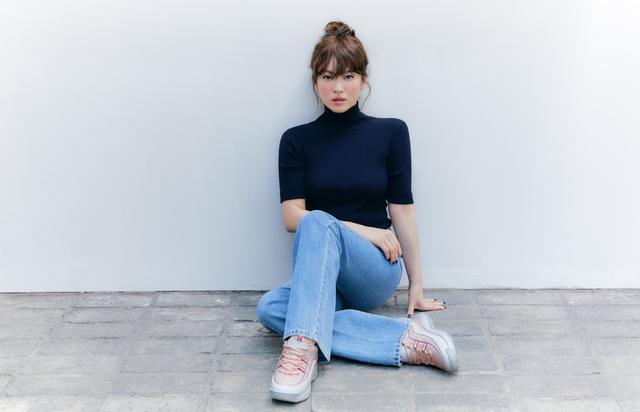 宋慧乔|39岁宋慧乔发型终于选对了!厚重刘海配烟熏妆美成瓷娃娃,状态佳