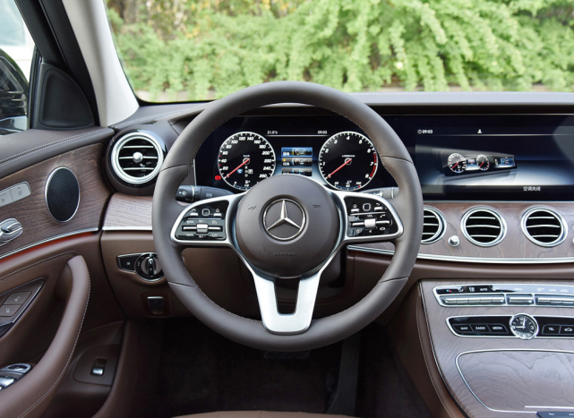 宝马530▲奔驰E300L和宝马530LI哪款车更好?两方面对比完,差距显而易见