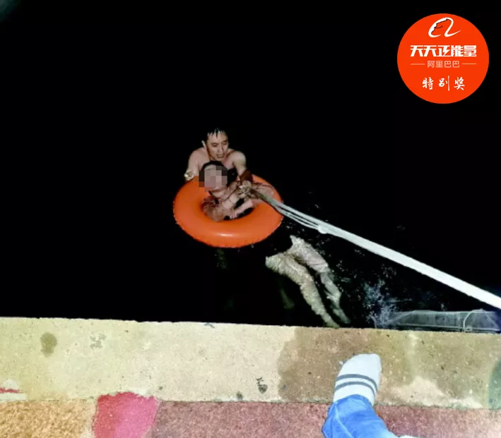 溺水|4米高台纵身一跃，小伙深夜海中救起溺水女，才发现自己全身…心疼！