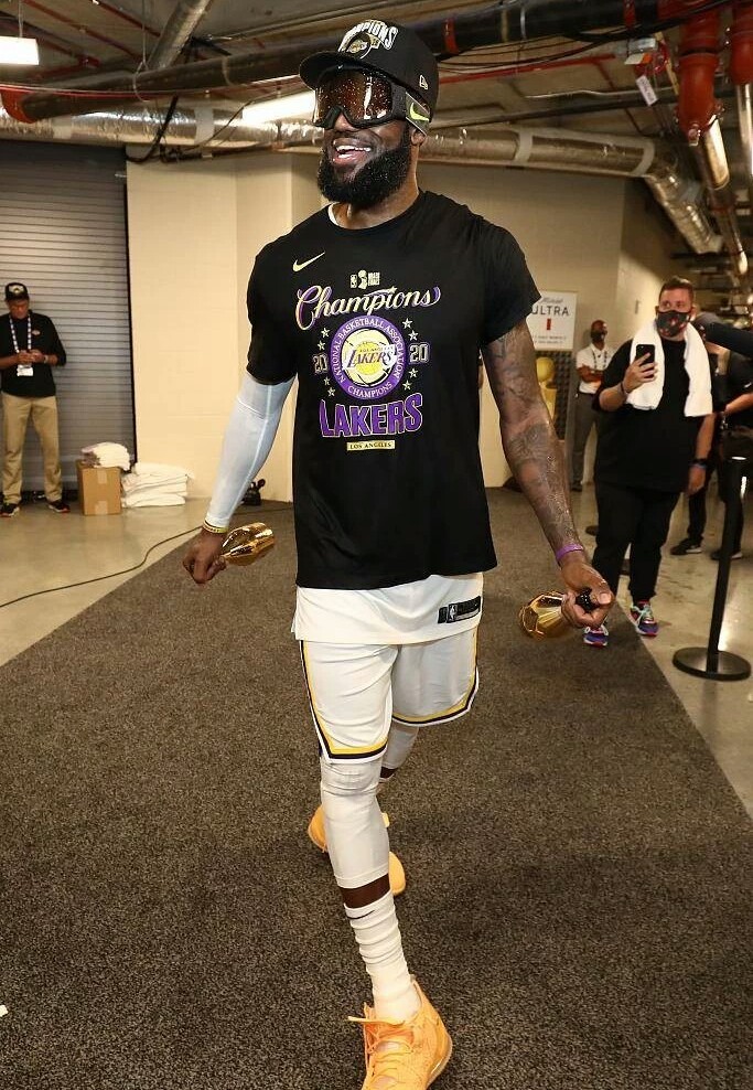 湖人队|放弃湖人1年256万，拒绝联手锡安哈登，23+6巨星正式宣布重要决定