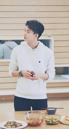 周峻纬|18岁公布恋情，22岁结婚婚戒不离手，简直就是漫画走出的男主