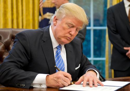 「特朗普」确诊人数突破120万！特朗普酝酿“重大决定”，专家：美国已无希望！