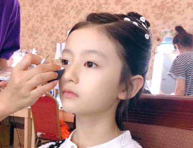 她因颜值太高"被禁止整容",如今浓妆成为家常便饭,令人担忧