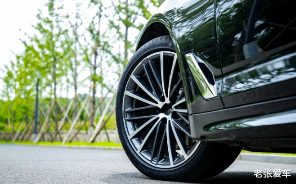 宝马5系|开出去比奥迪A6有面子，上个月卖出17497辆，如今连跌7万，没白等