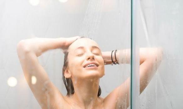 【拔牙】除了熬夜，女性例假期间，“这件事”更不能做，可很多女性受不了