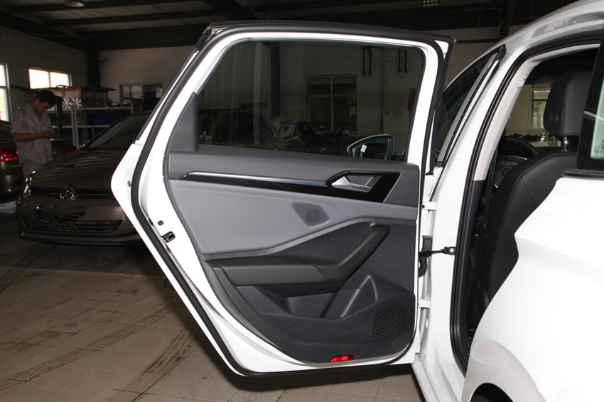 #思域#盯了2年思域，最终买了这款德系，车宽1米8油耗5.7，车主：自己选对了