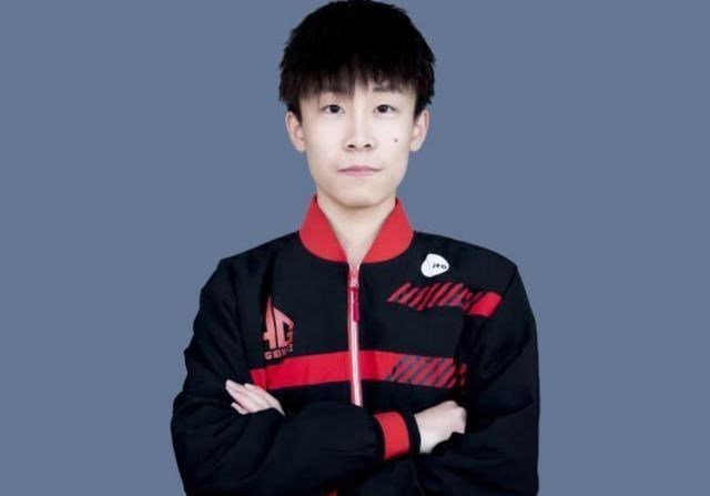 「马超」AG为什么选择七年？原因很简单，队内选手几乎没人会玩这个英雄