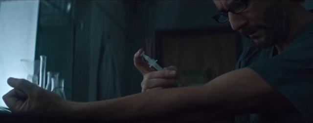 「量子技术」丈夫提取水母基因，注入自己与妻子的受精卵内，结果生出怪物