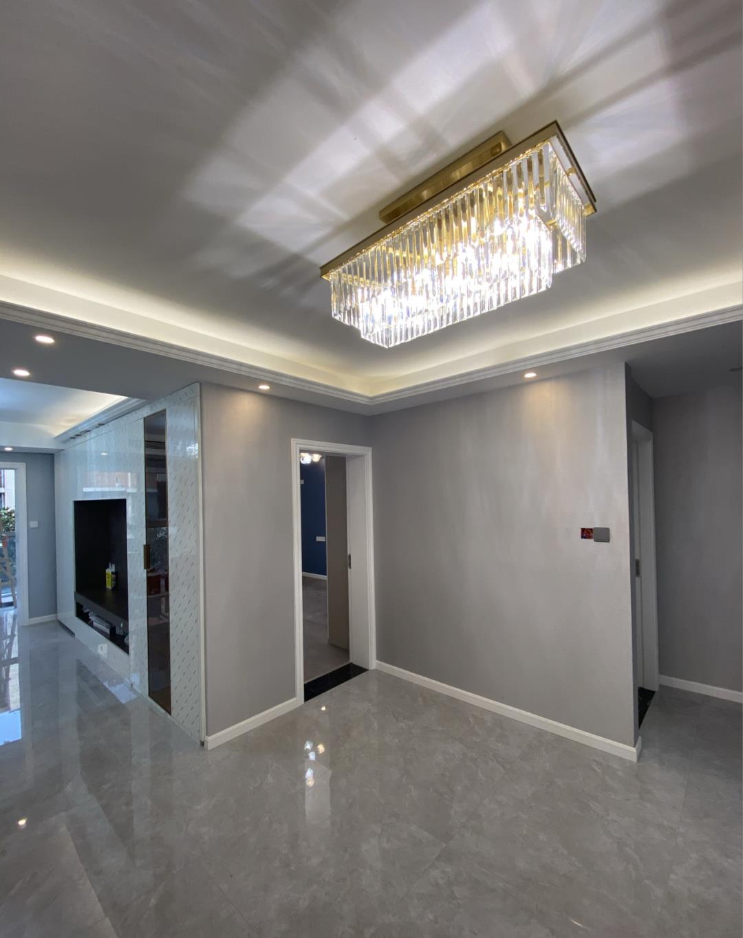 |她家装修的轻奢风格,还没家具就很漂亮,让人看了都特别羡慕!