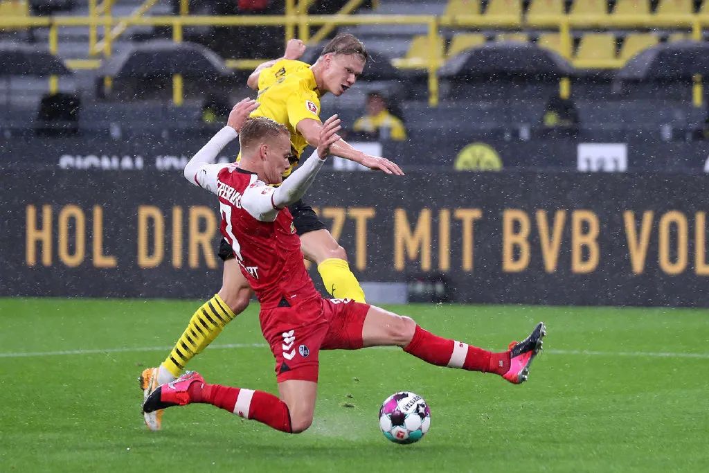 哈兰德|4-0！哈兰德拒绝戴帽轰2球+助攻踢疯了，17岁妖星助攻帽子戏法