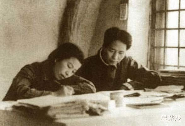 |毛主席与江青这几张合影，很少有人见过，第三张笑的很开心