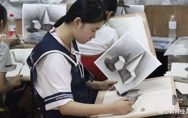 美术|当美术考试只剩5分钟，一顿操作猛如虎，老师：你糊弄谁呢？