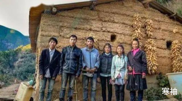 『』十万大山里的六口之家，与外界隔绝，孩子每天任务：放羊采蘑菇！
