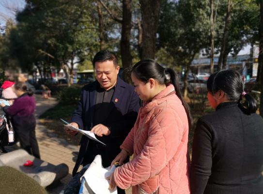 株洲发布 天元市政党员化身宣导员 助力垃圾分类