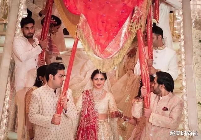 【印度】她17岁就成亿万富婆，创业能力比王思聪强，穿低领衫只为秀珠宝