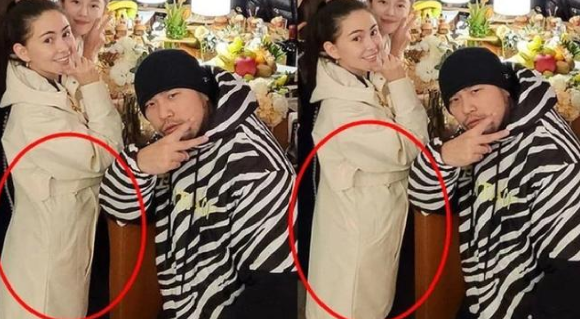 奶果的妈咪 昆凌翘臀平腹全靠后期P图，腹肌消失变成小肉肚，真怀上三胎了？