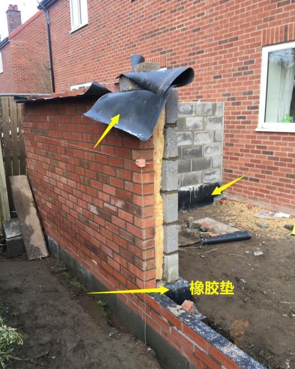 「」盖房砌墙，往砖块里塞橡胶垫，外国瓦匠都喜欢这么干！防水又防潮