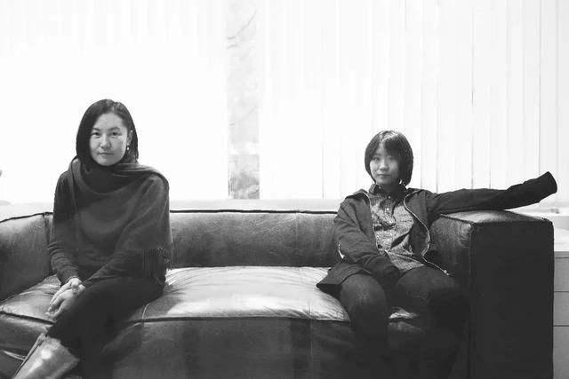 窦靖童|窦唯次女酷似父亲，金发吸睛打扮前卫，称不涂指甲油像没穿衣服