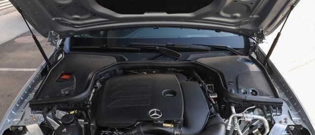 奔驰E级|奔驰E300L什么人群开?新款奔驰E级立标好还是大标好