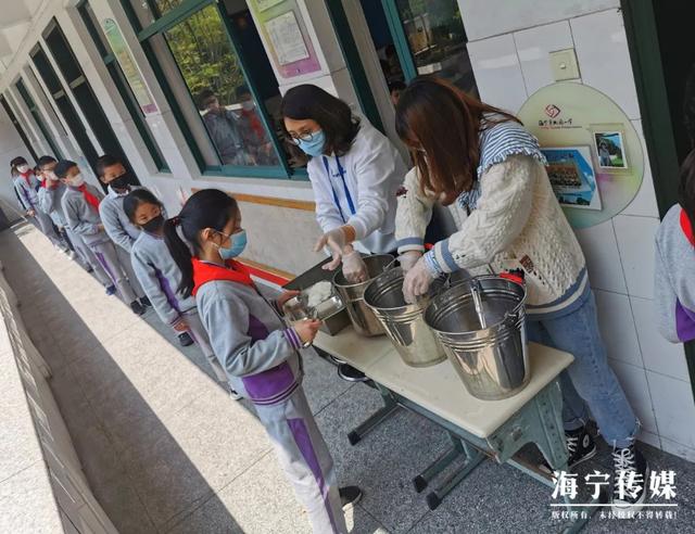 #中学#浙江的这些小学生开学了！上课、吃饭是怎样的呢？