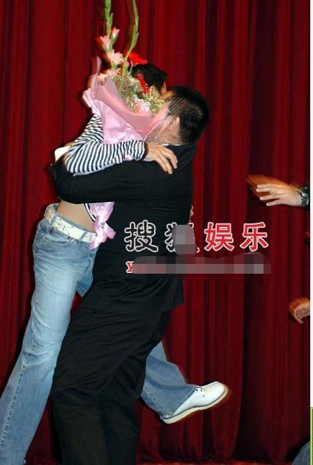 童瑶|张默当年打童瑶下手真重啊，脸都肿了，眼球充血，腿和手都是淤青