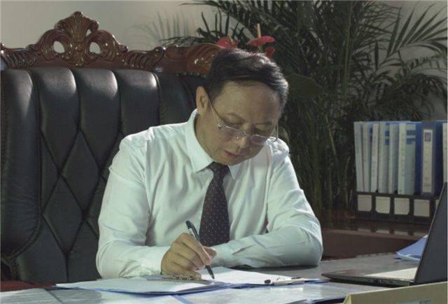 臆说古史|云南首富举家移民，一家6口5个入美籍，还有一人拿了绿卡