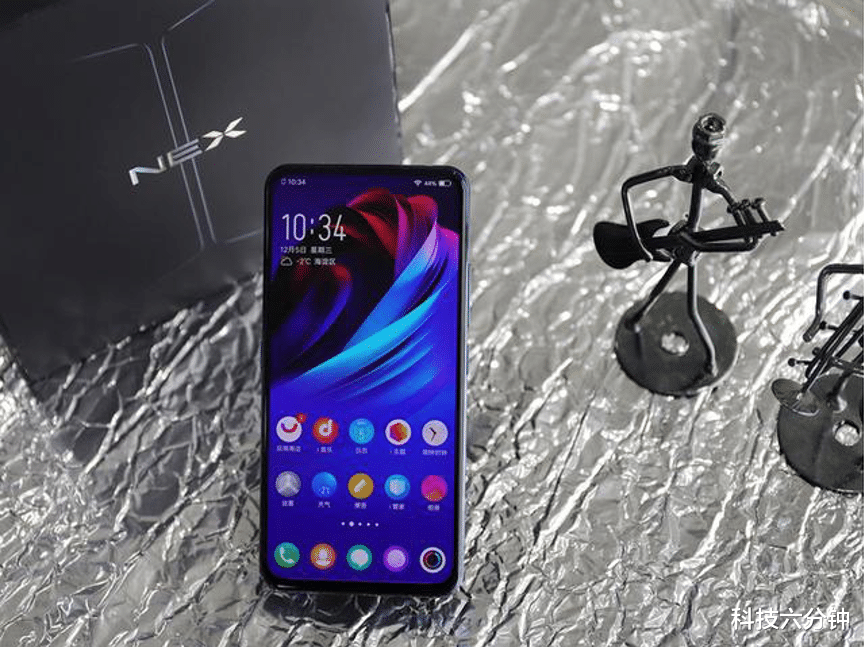 vivo NEX|从4998元跌至2598元，从高端市场跌至中端市场，网友：终于等到了