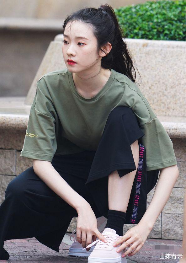 【张艺凡】张艺凡被要求称体重，看到她的“芭蕾脚”后，网友：再也不羡慕了