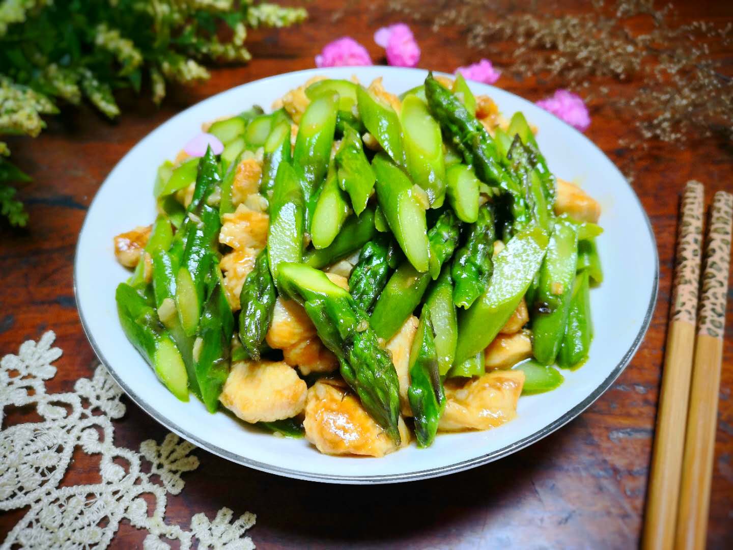 「芦笋」这菜素有“负热量”之称,减肥燃脂又奇效,让体重蹭蹭往下掉!