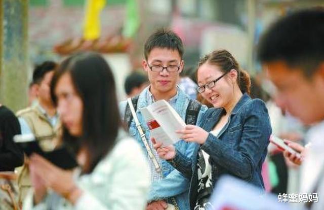 教师：为啥多数女教师最想嫁“公务员”，而并非男教师？这3点很现实