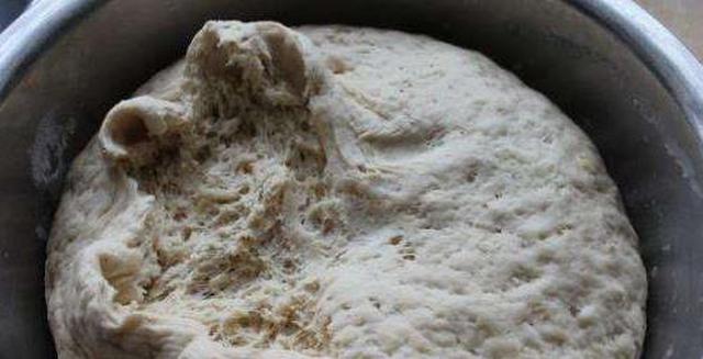 蒸包子，不要再放碱了，换成它，蒸好后又白又软，又香又甜还筋道