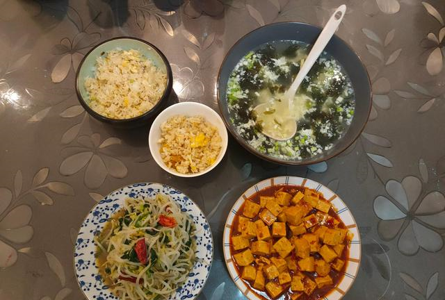 米饭|月薪4000的家庭，晚餐都吃啥？不剩菜、不浪费，每餐不超十元钱