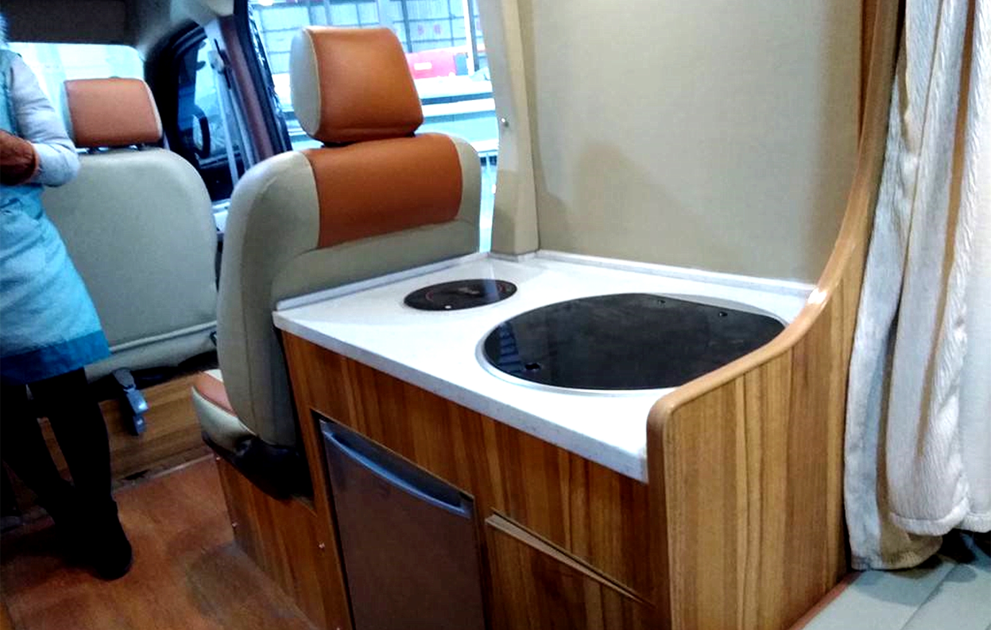 房车|落地不到13万的房车!C照就能开,能做饭还带双人床,适合旅游!