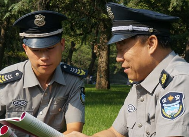 那个北大保安靠自学考进北大，被人瞧不起，如今变成了这样