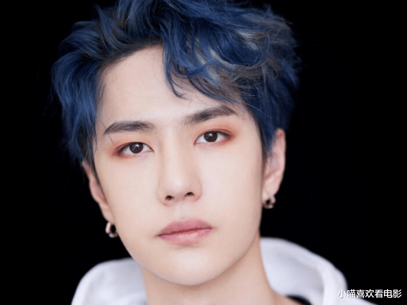 王一博|王一博最新大片爆出，镭射纸与暖水袋，被拍出了买不起的感觉