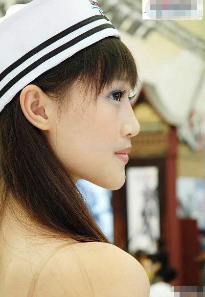 藍盈瑩早年穿水手服照片曝光被吐槽像李宇春，五官變化太大瞭-圖4