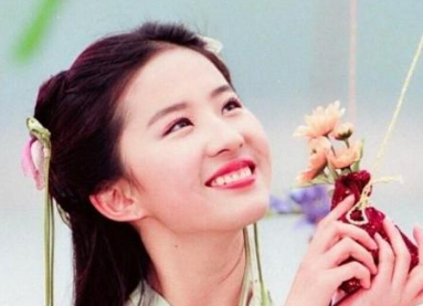 黄忆慈|网友提议黄多多去演“赵灵儿”，原以为开玩笑，看清剧照呆住了