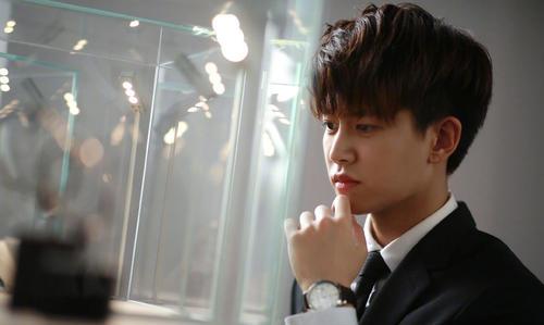 张艺兴▲国超上《快本》4次，肖战也4次，千玺10次，看到张艺兴我惊了！