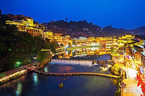 导游|出去旅游，导游为什么会常劝情侣不要住在一起？