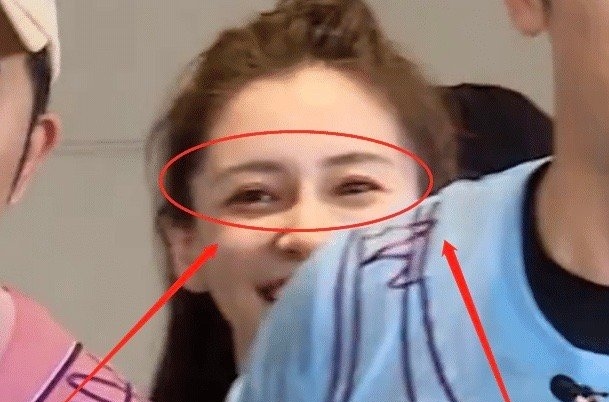 Angelababy|《跑男》导演忘记给baby开美颜，导致baby看起来很苍老，颜值遭到热议。