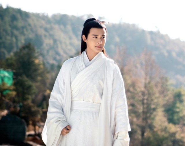 蔡徐坤|剧版《天官赐福》选角曝光，蔡徐坤或饰演花城，谢怜却引网友不满
