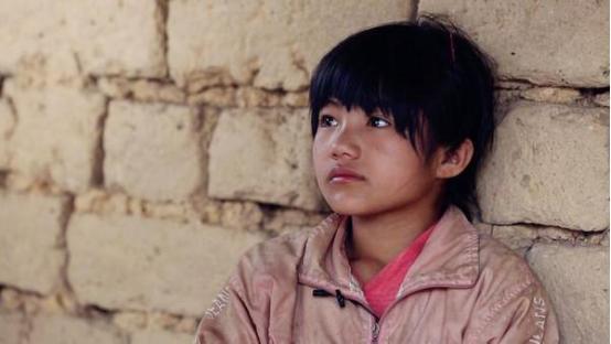 李勒优|李勒优：3岁露宿街头，参与《变形计》改变命运，今17岁清纯可人