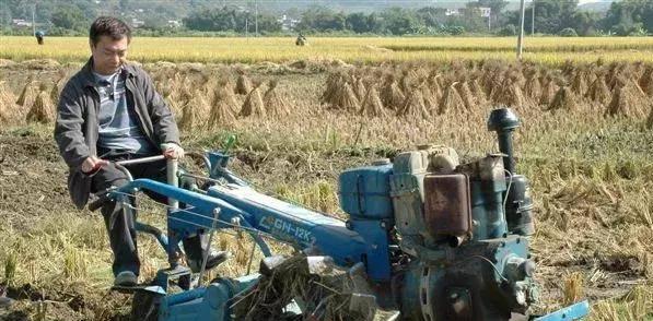 [吕良伟]曾经知名度不输吕良伟，有明星不当却想回乡下当农民，成亿万富豪