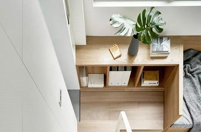 「」17.6㎡公寓，打造楼梯后有种豪宅既视感，一个人也能住的精致