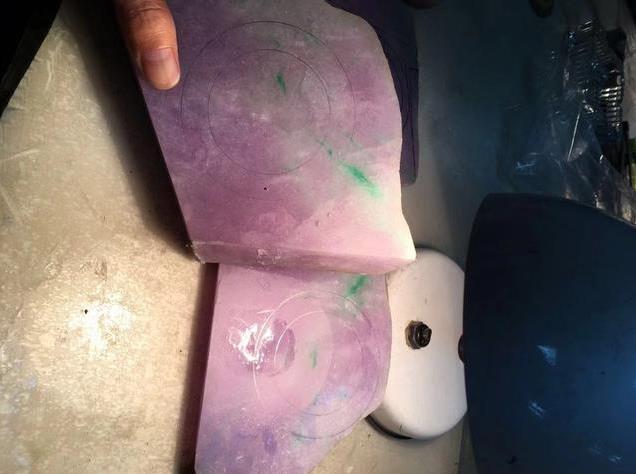 翡翠|美不胜收的春带彩翡翠原石，你知道它的寓意吗？