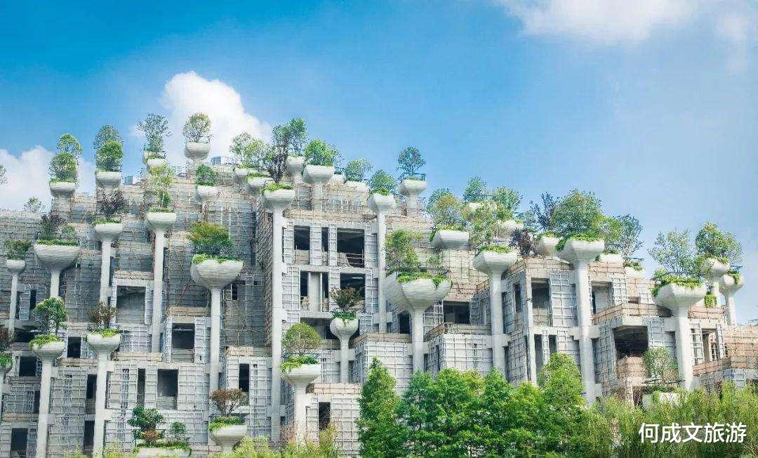 「上海市」上海又一“奇葩”建筑走红，本想建成“空中花园”，结果却像坟地
