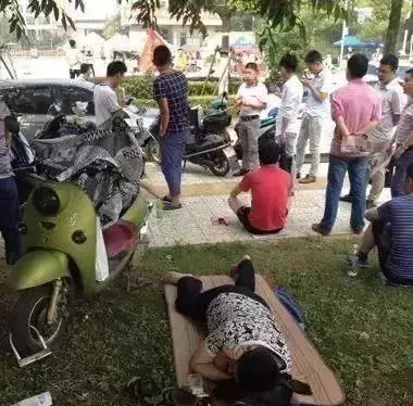 『考试』中国高考父母图鉴：在你看不到的角落，有你看不到的疲惫…