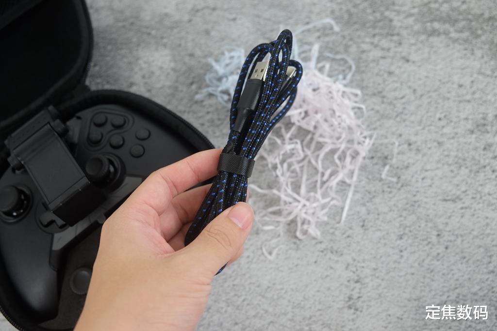 |比智能手机更懂创新，号称手柄界的苹果，飞智八爪鱼2上手体验